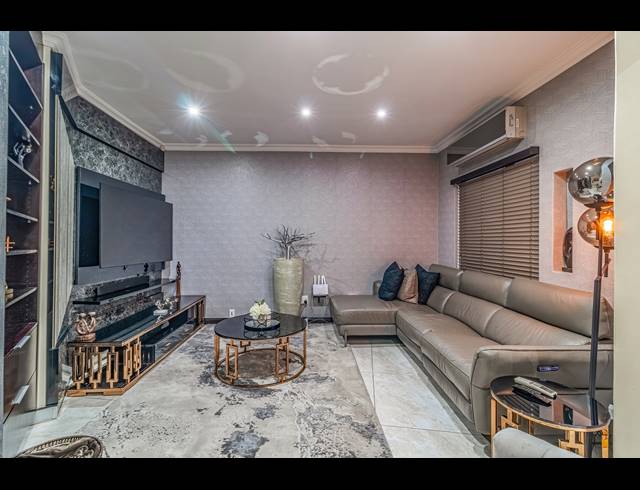 4 BEDROOM CLUSTER FOR SALE IN BASSONIA